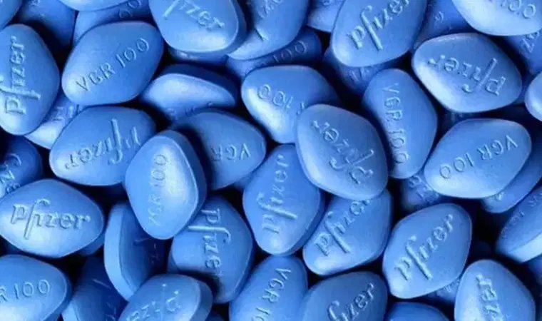 Mavi, elmas biçimli, VGR 100 ve Pfizer baskılı orijinal Viagra tabletleri